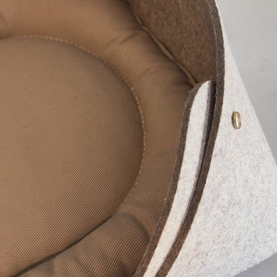 A video showing how our premium insert fits inside the MATT™ pet bed.