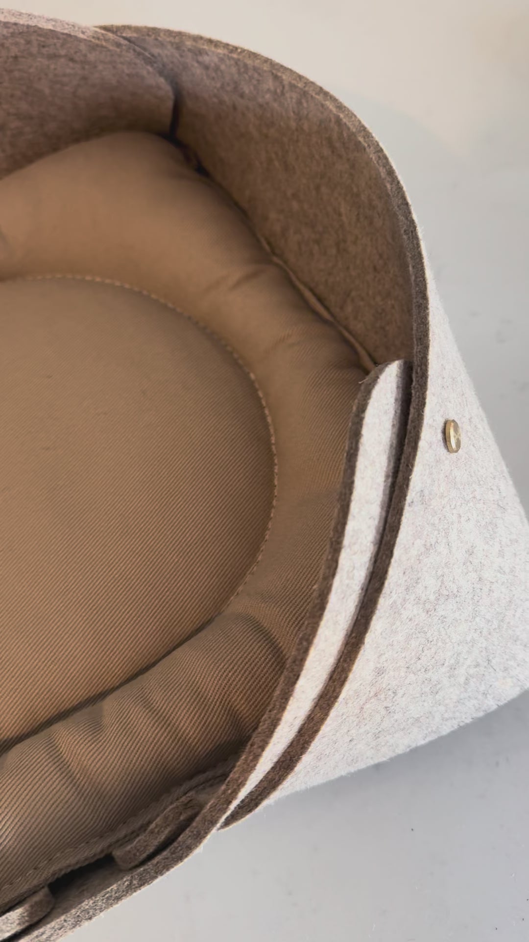 A video showing how our premium insert fits inside the MATT™ pet bed.